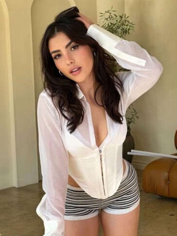 Andrea Botez Hot Mini Shorts Corset Set Leaked 14 andrea botez hot mini shorts corset set leaked kjdcxe 364x485 1