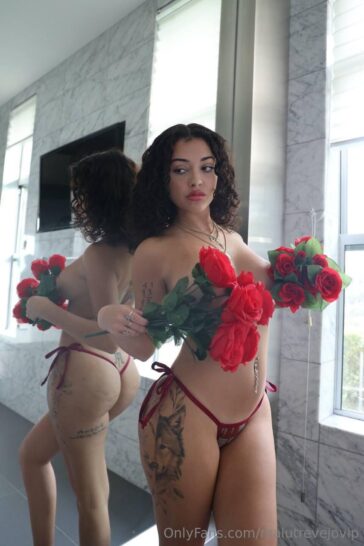 Malu Trevejo Nude Topless Roses Onlyfans Set Leaked 13 malu trevejo nude topless roses onlyfans set leaked yutxoy 364x546 1