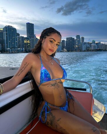 Malu Trevejo Sexy Bikini Boat Onlyfans Set Leaked 14 malu trevejo sexy bikini boat onlyfans set leaked sdjbye 364x455 1